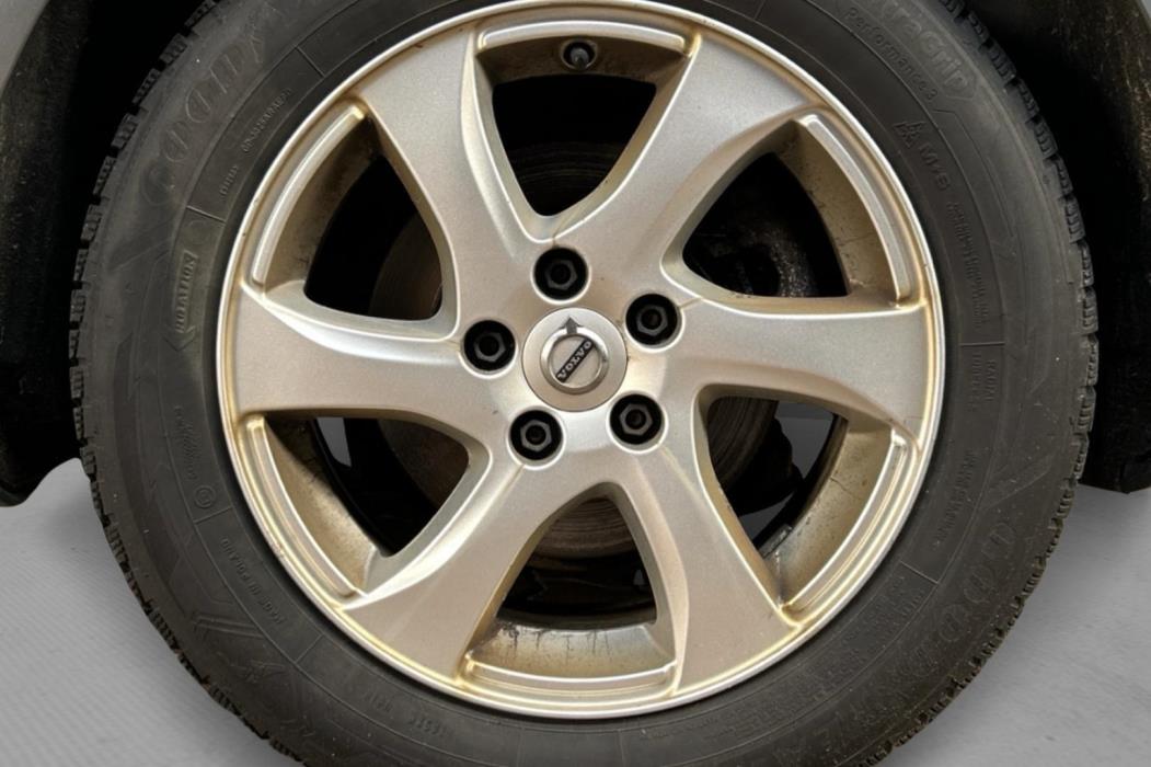 VOLVO V40 2019