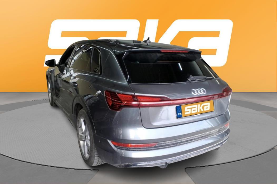 AUDI e-tron 2022