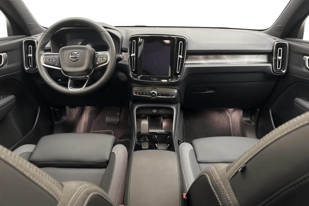 VOLVO C40 2024