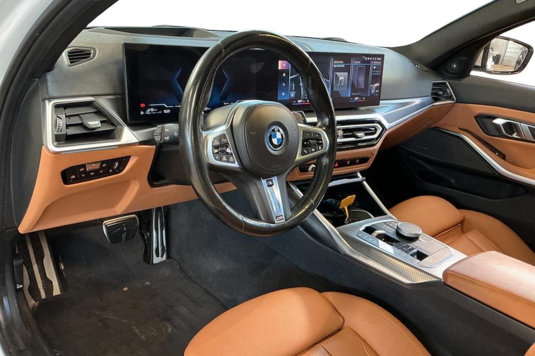 BMW 330 2023