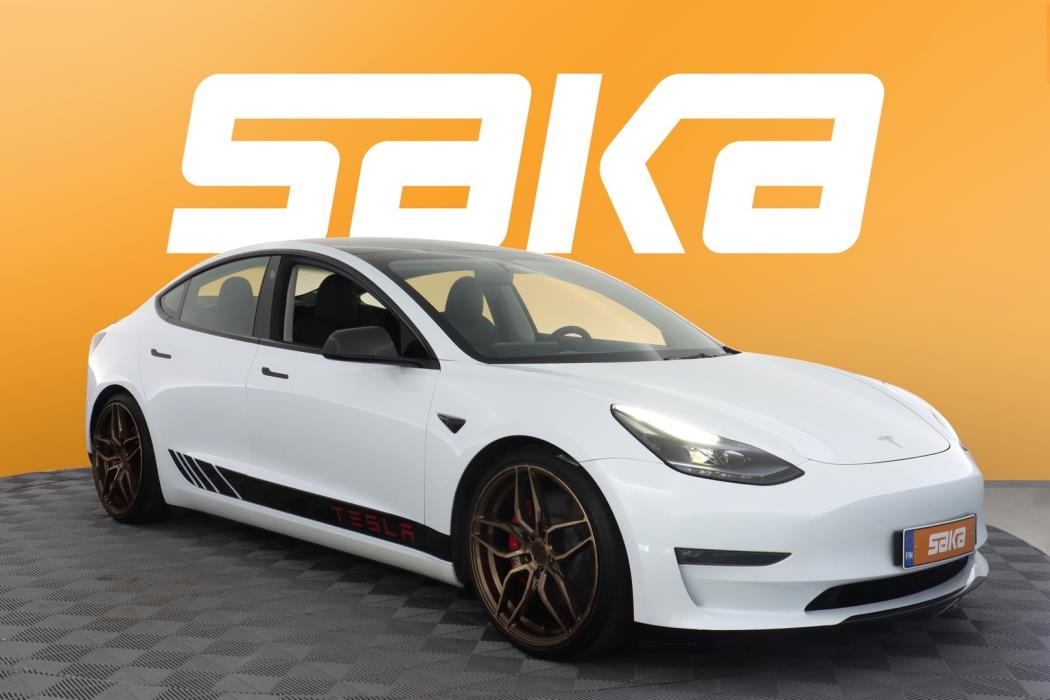 TESLA Model 3 2022