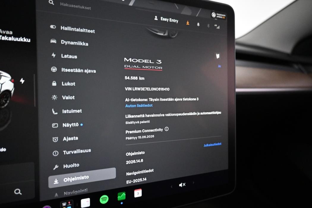TESLA Model 3 2022