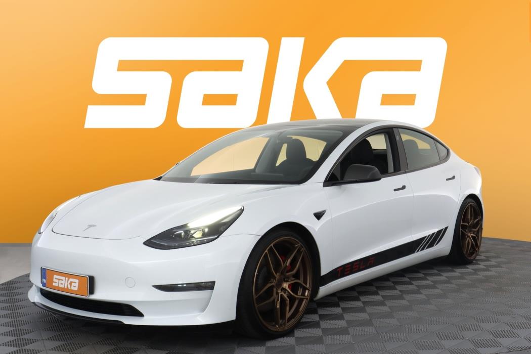 TESLA Model 3 2022