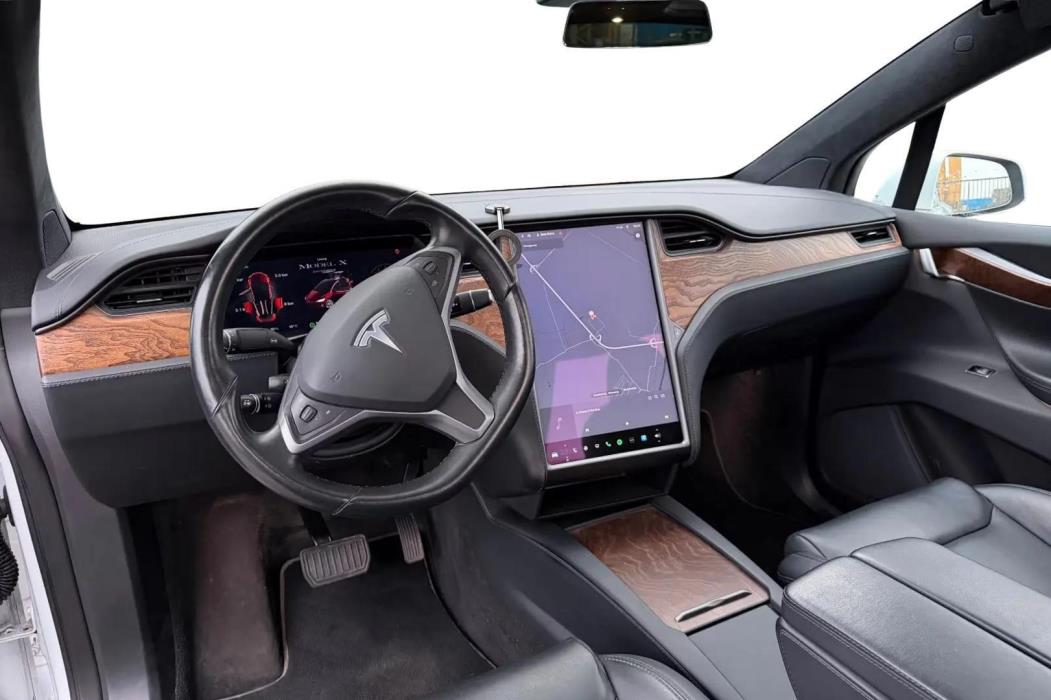 TESLA Model X 2021