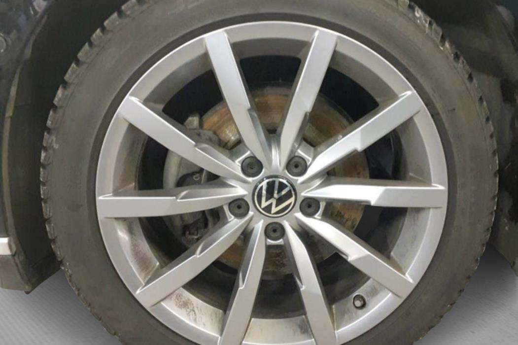 VOLKSWAGEN Passat 2022