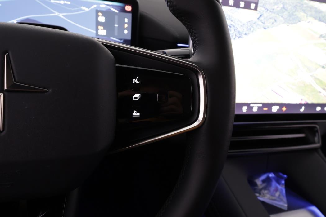 POLESTAR 4 2025