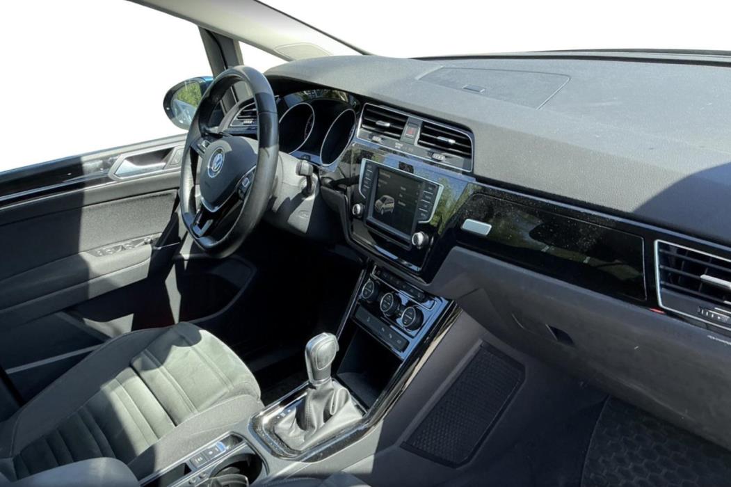 VOLKSWAGEN Touran 2017