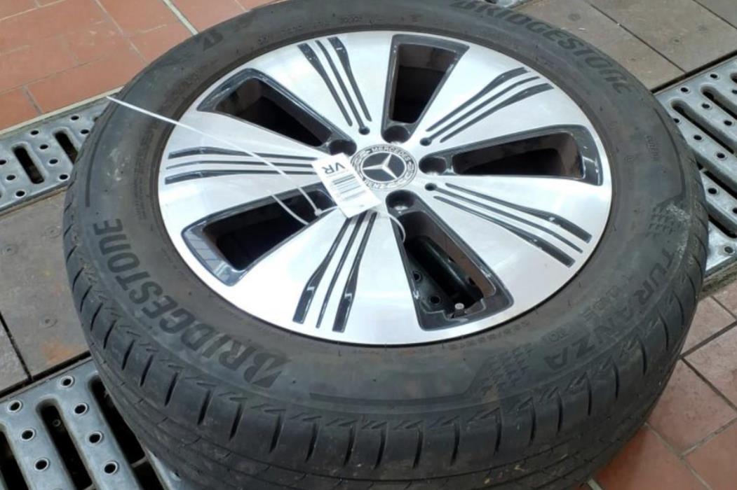 MERCEDES-BENZ EQB 2023