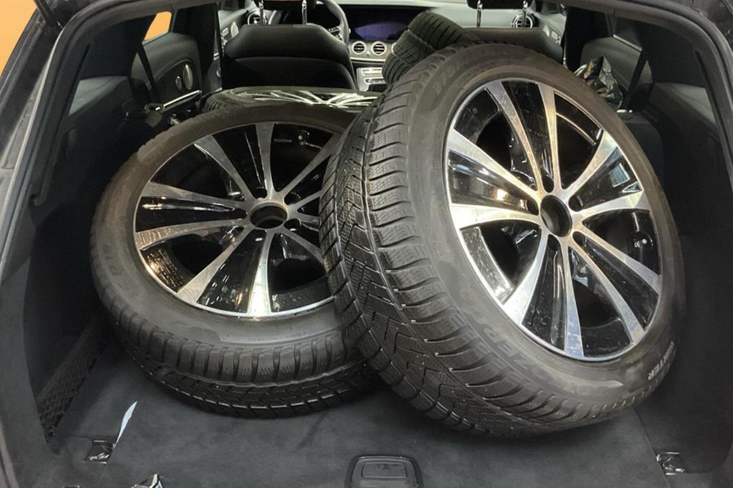 MERCEDES-BENZ E 2023