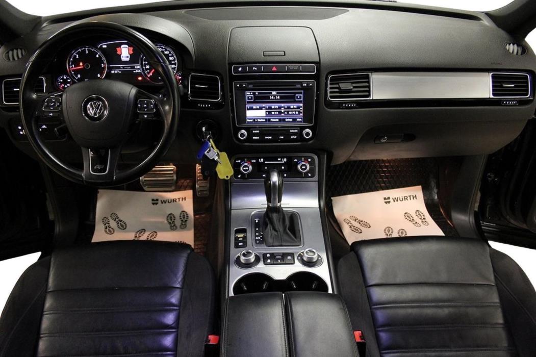 VOLKSWAGEN Touareg 2015