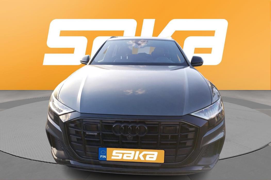 AUDI Q8 2021