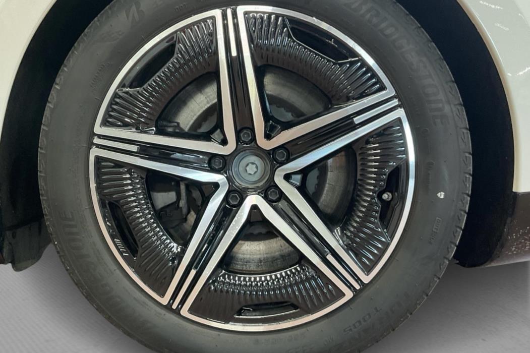 MERCEDES-BENZ EQE 2023