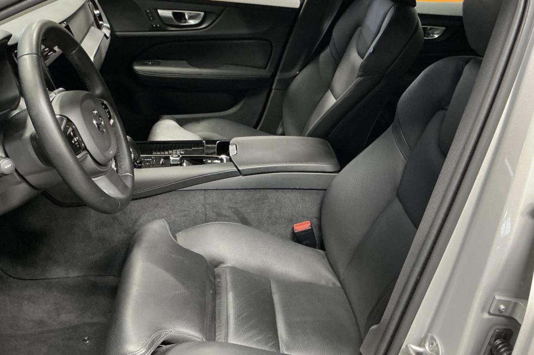 VOLVO V60 2024