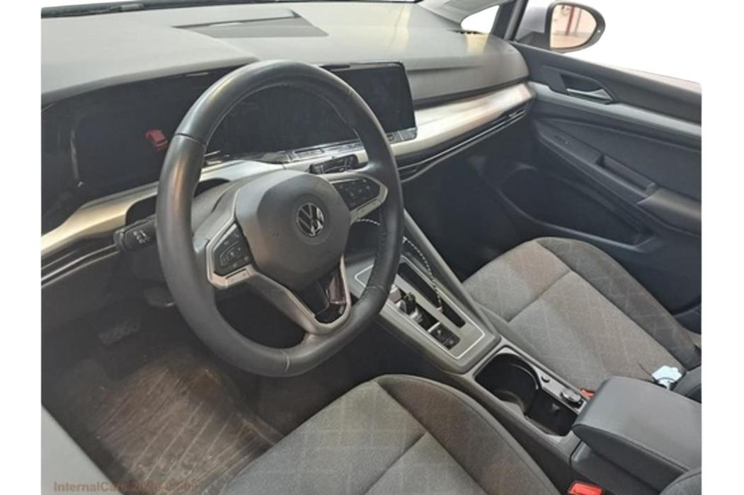 VOLKSWAGEN Golf 2023