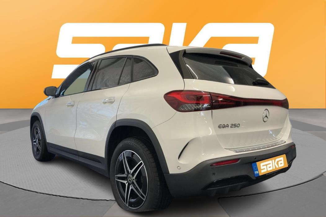 MERCEDES-BENZ EQA 2022