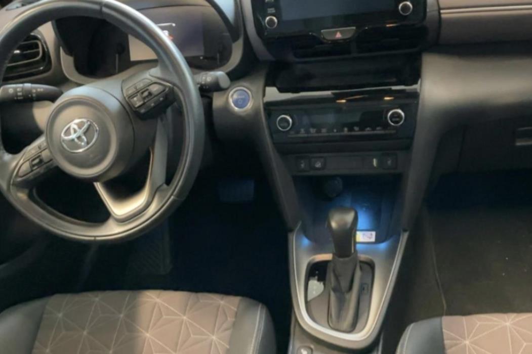 TOYOTA Yaris Cross 2023