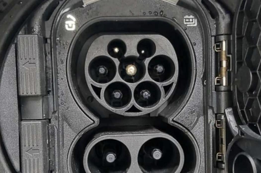 MERCEDES-BENZ EQA 2022