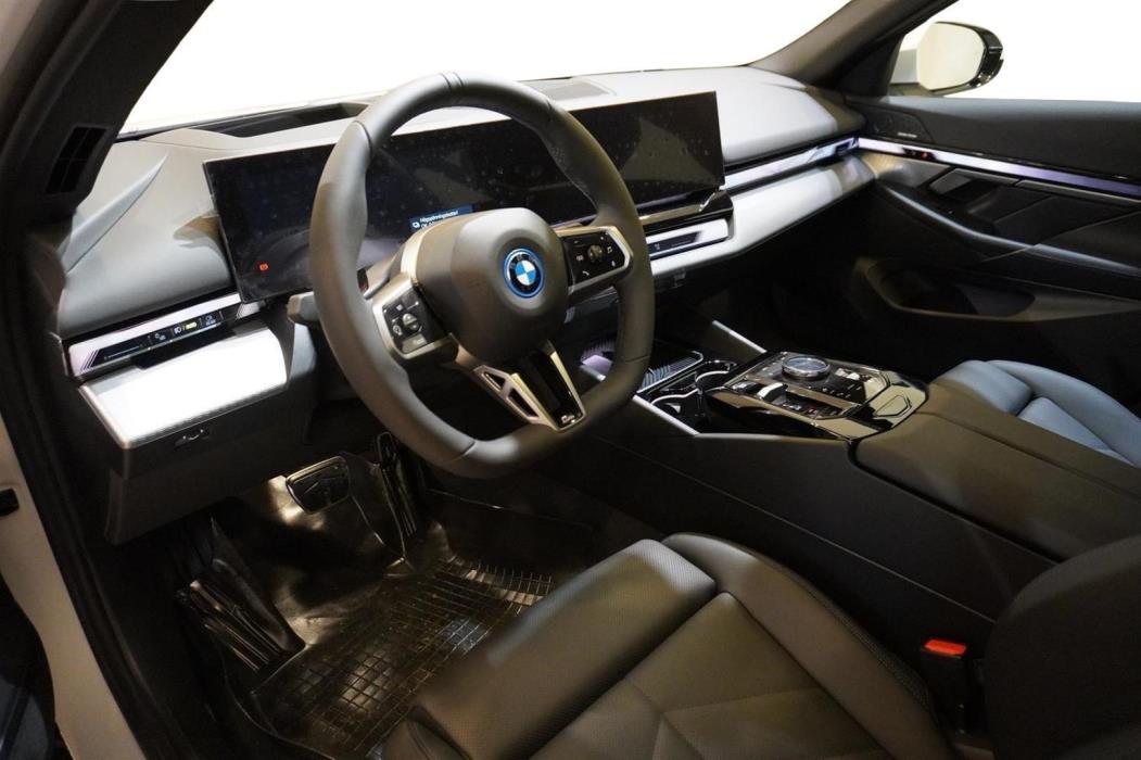 BMW i5 2025