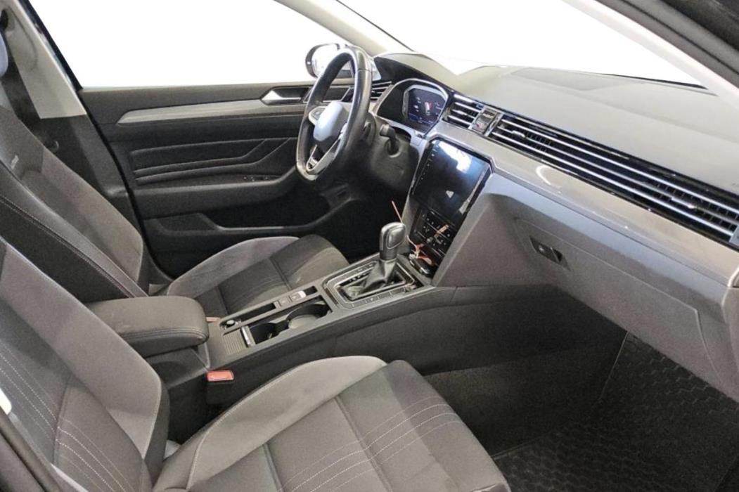 VOLKSWAGEN Passat 2022