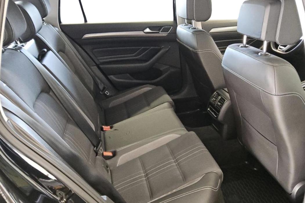 VOLKSWAGEN Passat 2022