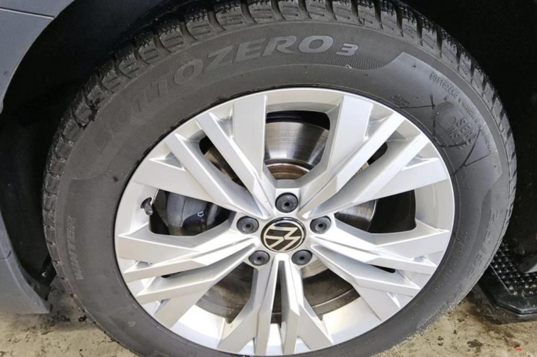 VOLKSWAGEN Passat 2022