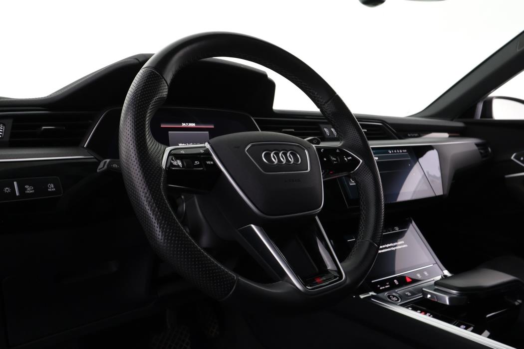 AUDI e-tron 2022