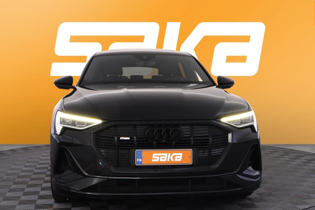 AUDI e-tron 2022