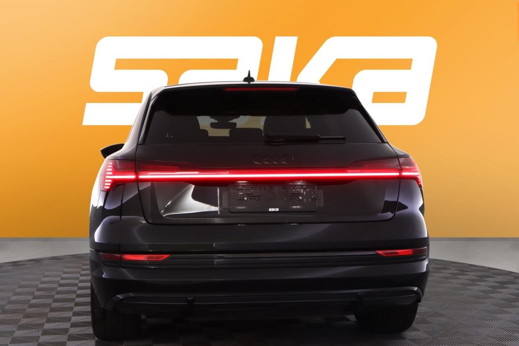 AUDI e-tron 2022