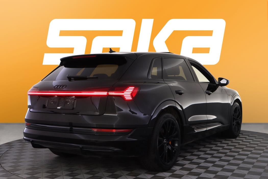 AUDI e-tron 2022
