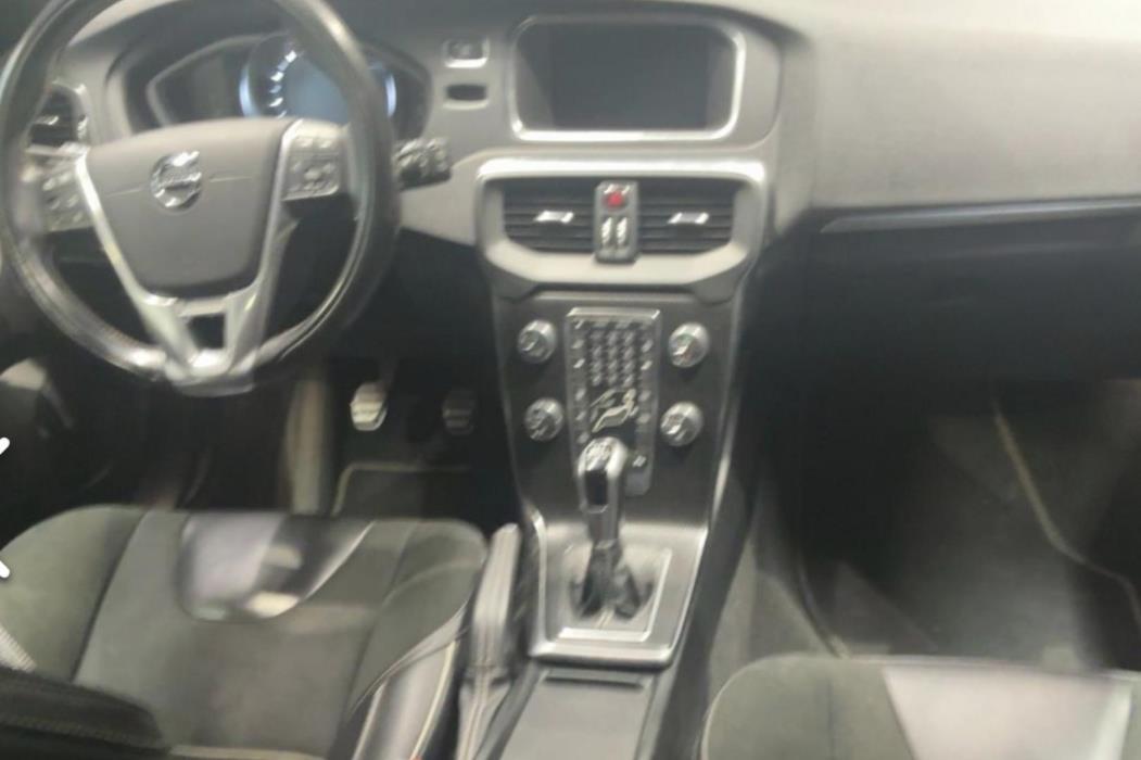 VOLVO V40 2017