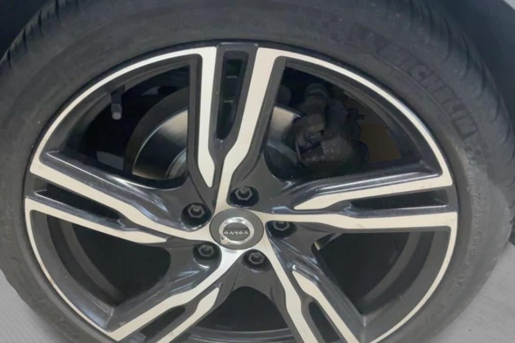 VOLVO V40 2017