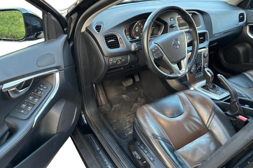 VOLVO V40 Cross Country 2014