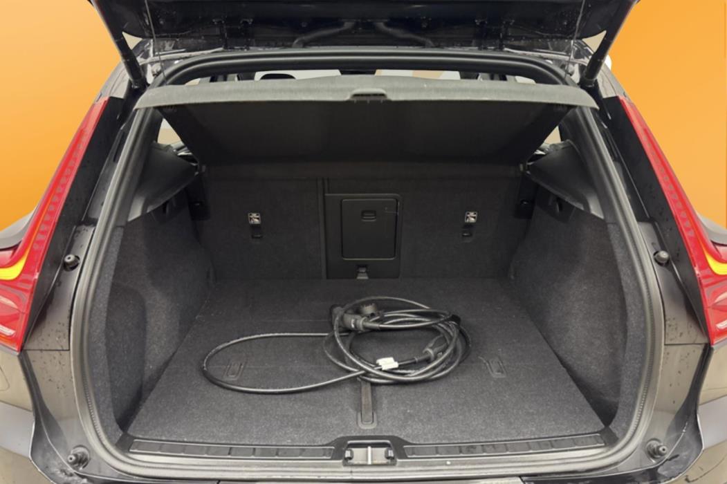 VOLVO EX40 2025