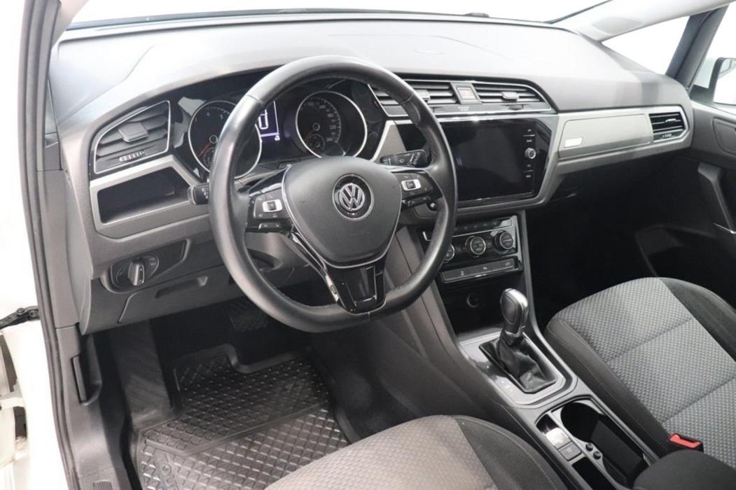VOLKSWAGEN Touran 2018