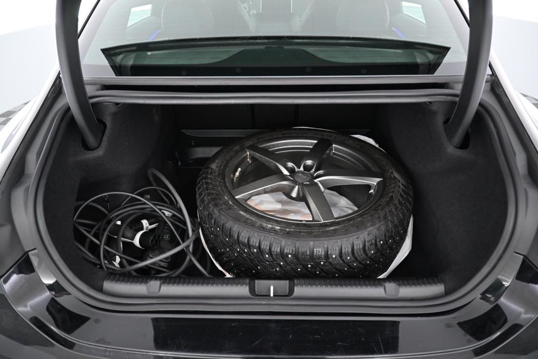 MERCEDES-BENZ EQE 2023