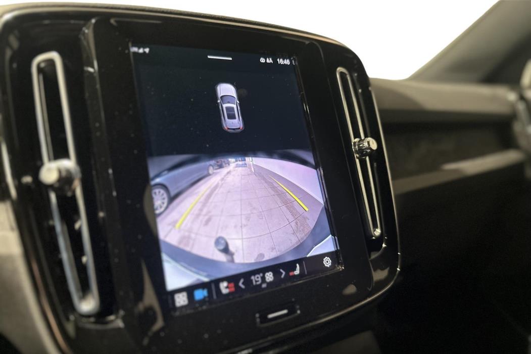 VOLVO XC40 2023