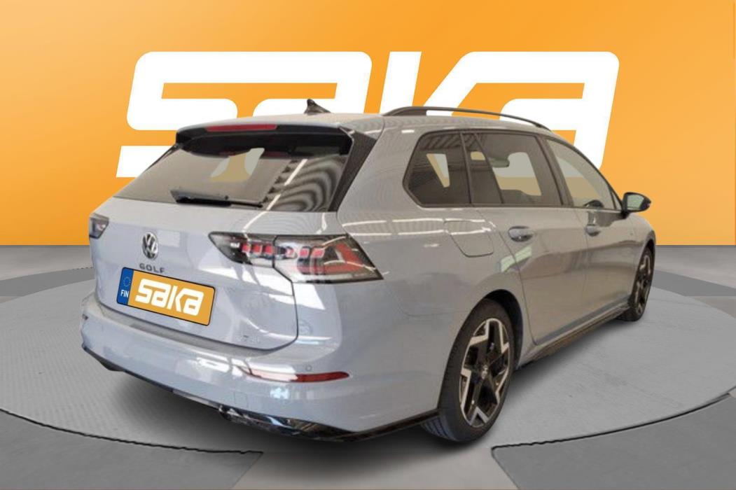 VOLKSWAGEN Golf 2025