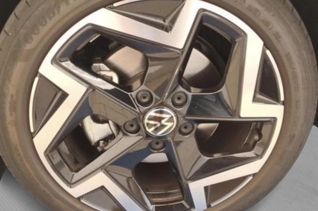 VOLKSWAGEN Golf 2025