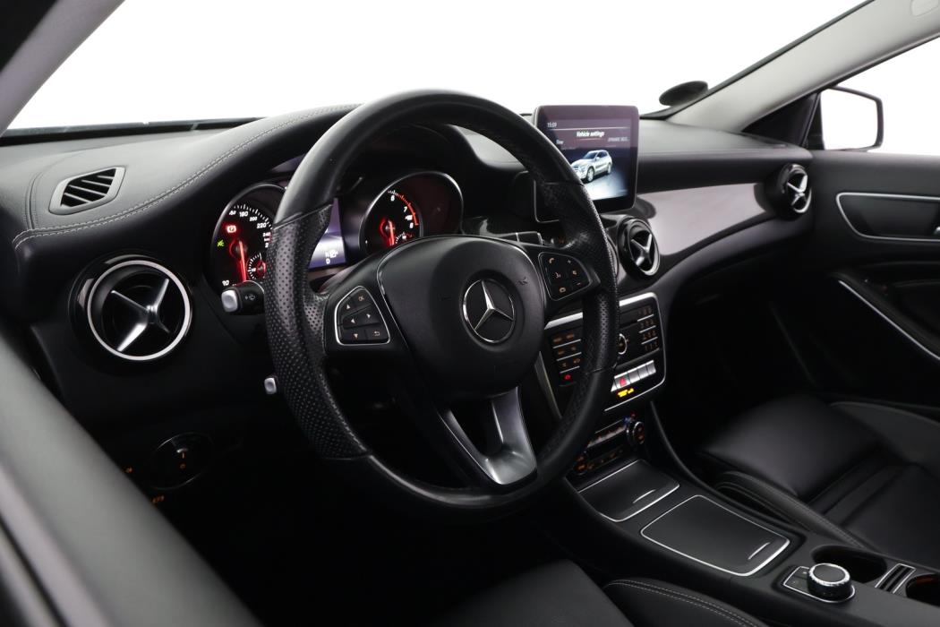 MERCEDES-BENZ GLA 2019