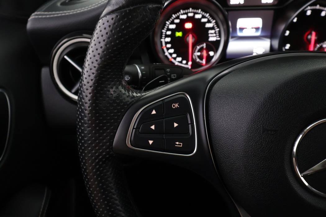 MERCEDES-BENZ GLA 2019