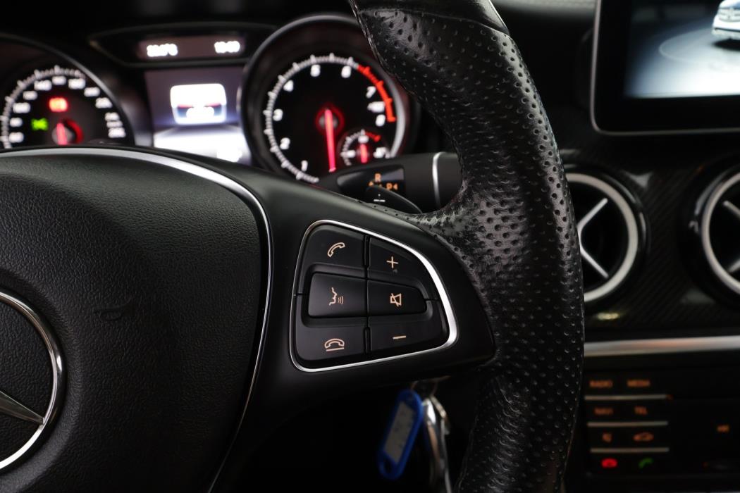 MERCEDES-BENZ GLA 2019