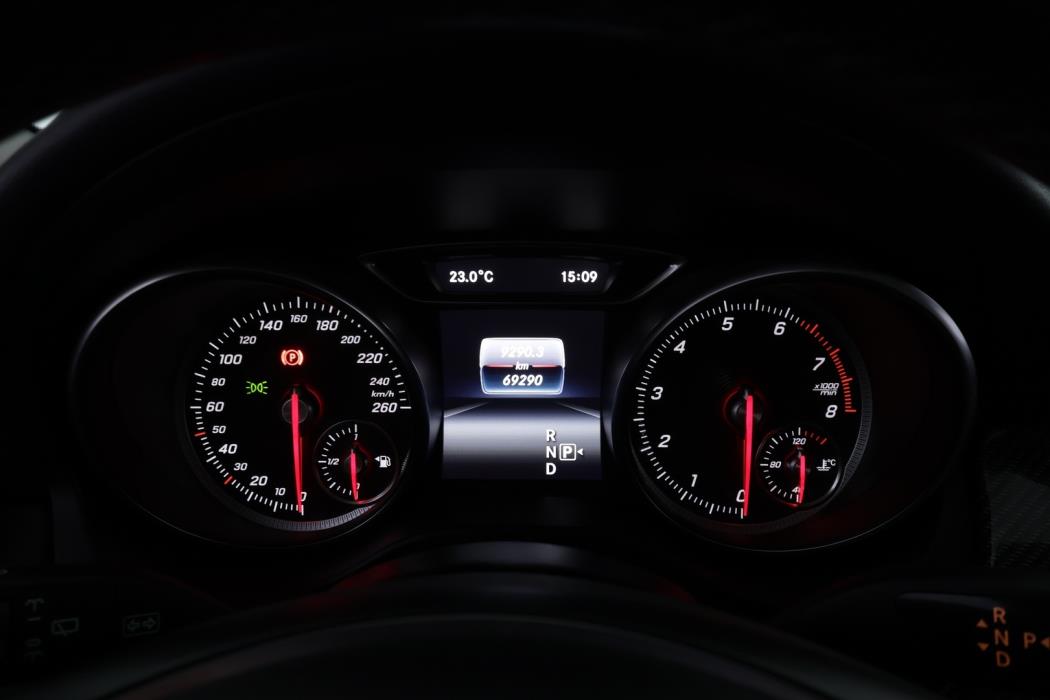 MERCEDES-BENZ GLA 2019