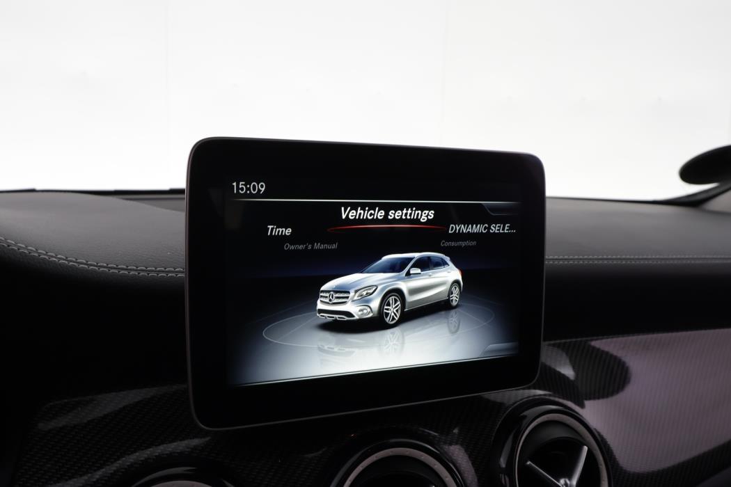 MERCEDES-BENZ GLA 2019