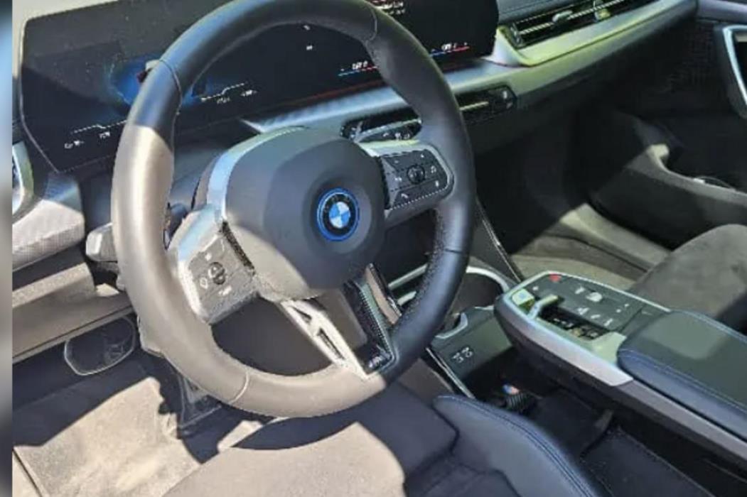 BMW iX1 2024