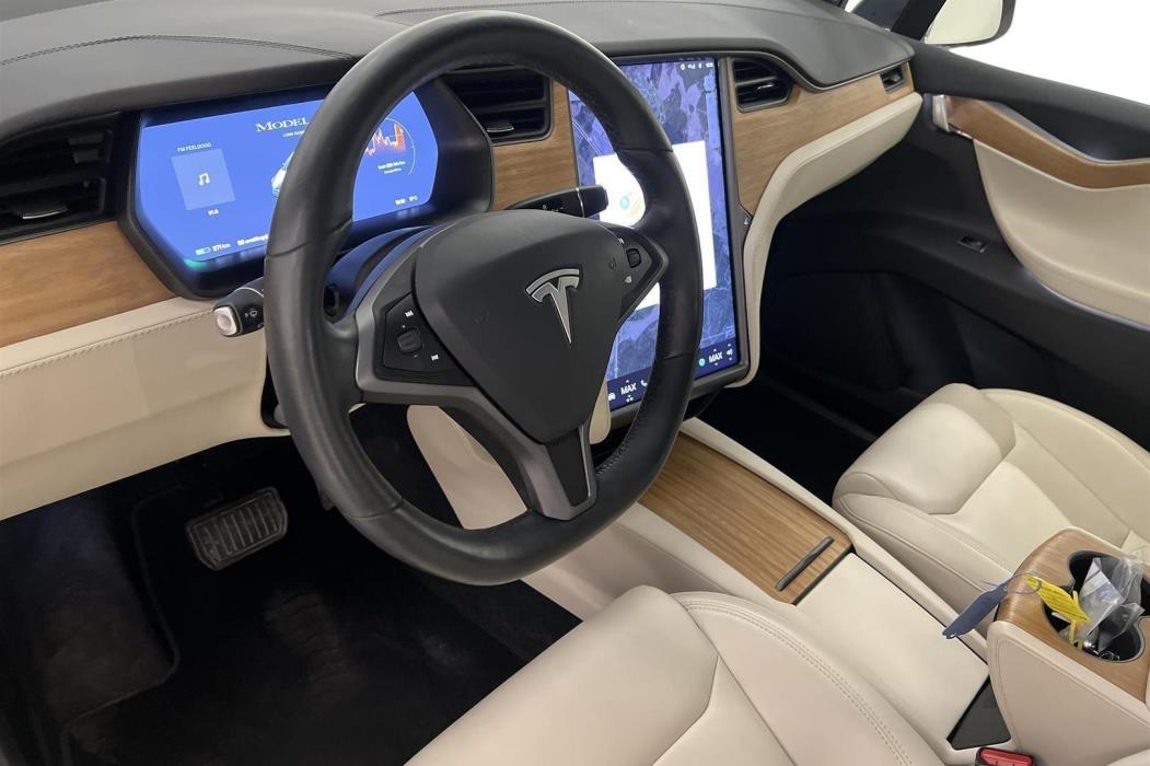TESLA Model X 2020