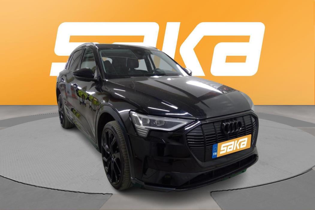 AUDI e-tron 2022