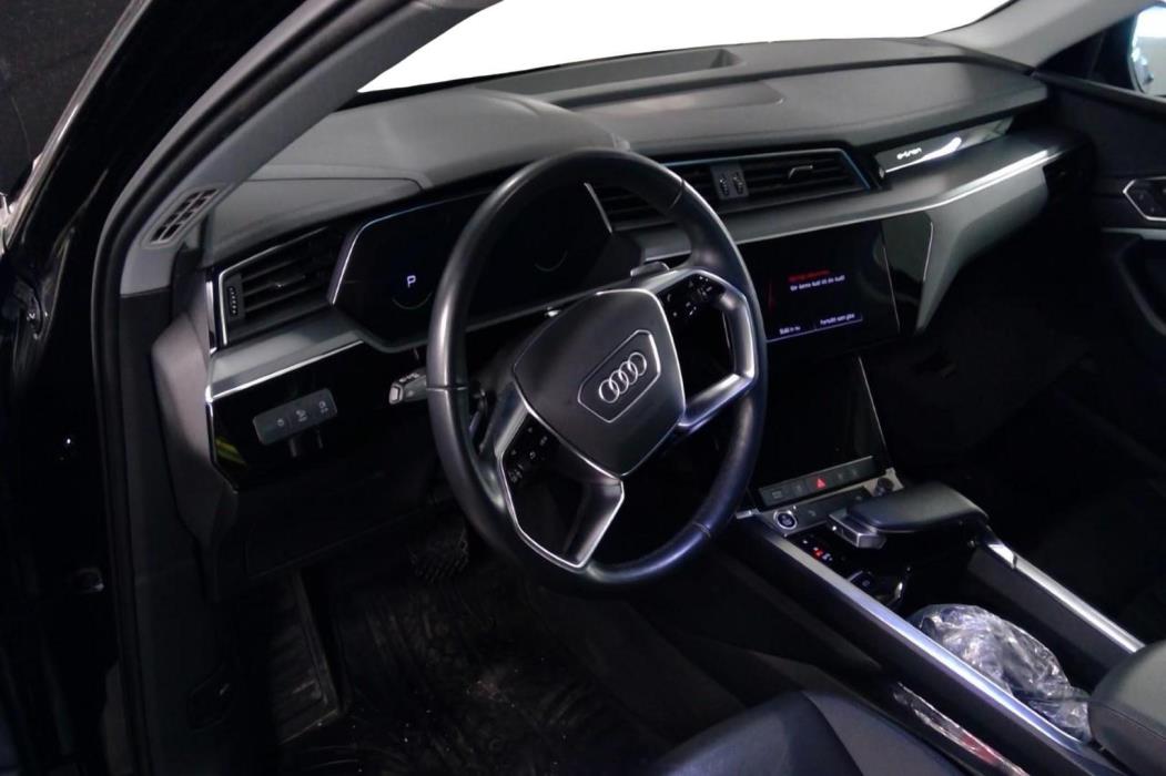 AUDI e-tron 2022
