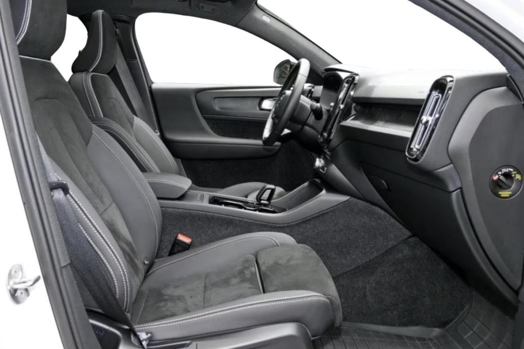VOLVO C40 2023