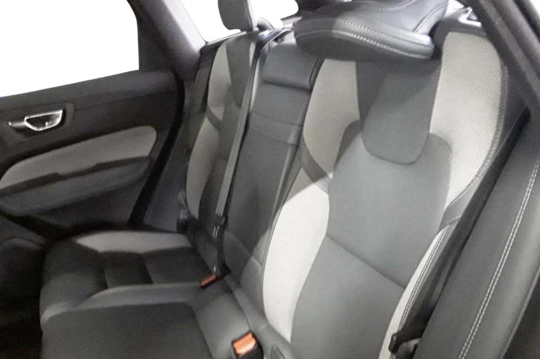 VOLVO XC60 2022