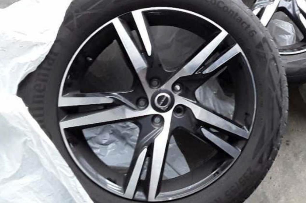 VOLVO XC60 2022